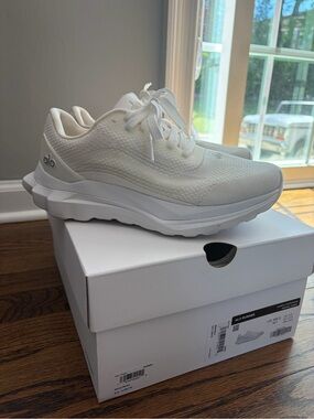 ALO Yoga White Alo Runner Lightweight Sneakers